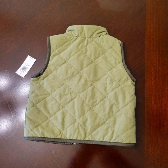 🆕️ Unisex Quilted Nylon Zip Vest - Picture 2 of 3